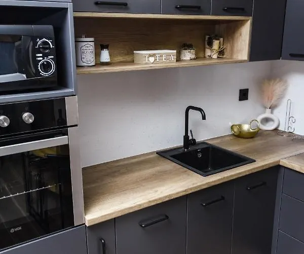 Skylux Montana 公寓 亚霍里纳